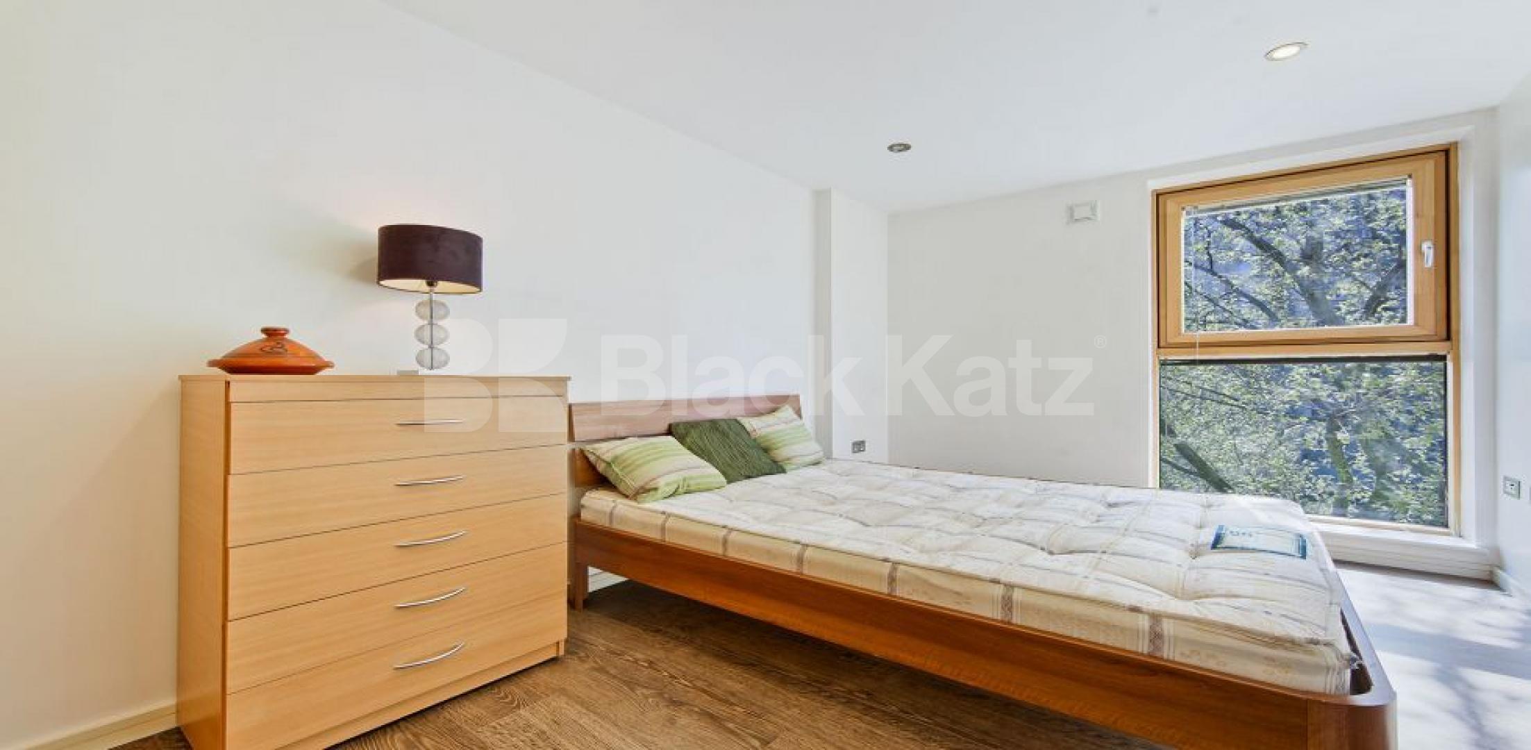 			2 Bedroom, 1 bath, 1 reception Apartment			 Boulevard Mansions.Borough Road, Borough